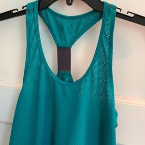 Under Armour teal green running tank
